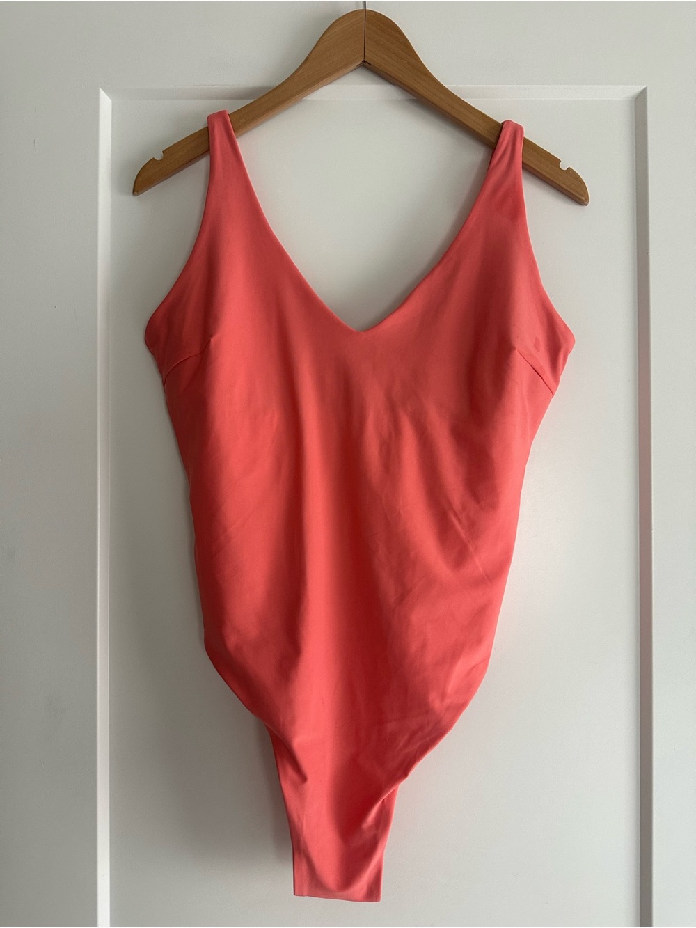 Lululemon Waterside V-Neck Skimpy-Fit One-Piece Swimsuit B/C  Size 12